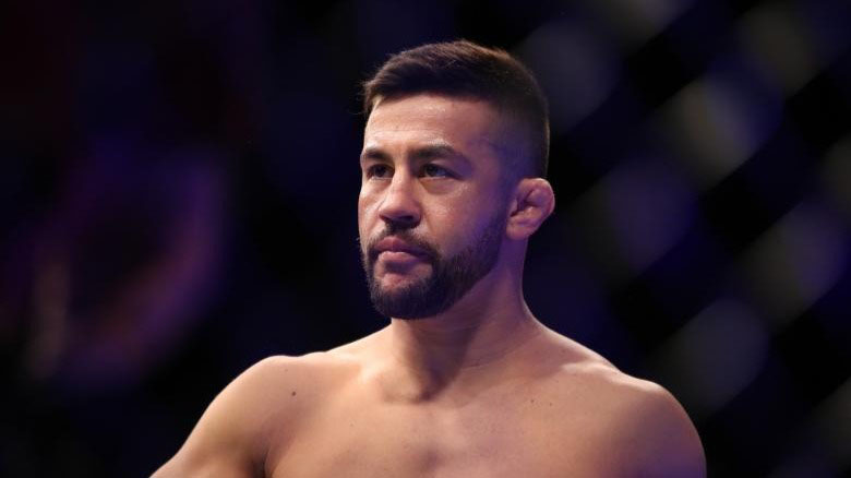Pedro Henrique Lopes Munhoz (born September 7, 1986) is a Brazilian mixed martial artist currently fighting in the Bantamweight division in the Ultima...